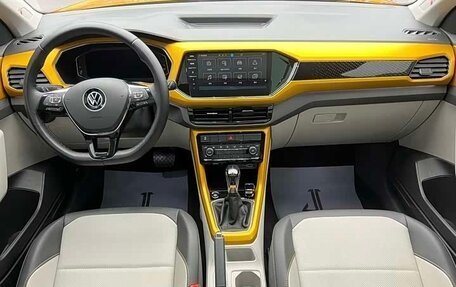 Volkswagen T-Cross I, 2022 год, 1 730 008 рублей, 12 фотография