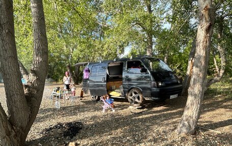 Toyota HiAce H100, 1991 год, 750 000 рублей, 2 фотография
