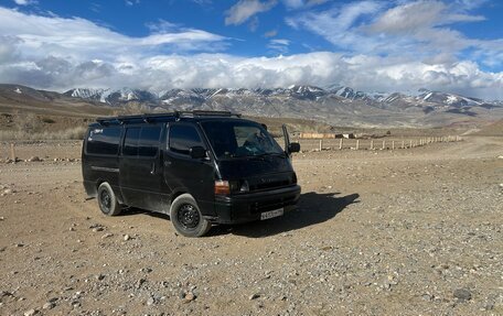 Toyota HiAce H100, 1991 год, 750 000 рублей, 18 фотография