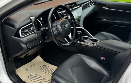 Toyota Camry, 2018 год, 2 490 000 рублей, 10 фотография