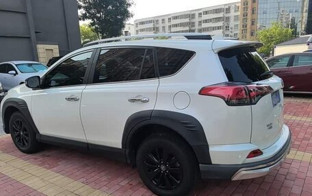 Toyota RAV4, 2019 год, 2 050 000 рублей, 4 фотография