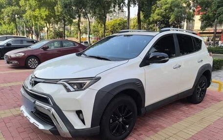 Toyota RAV4, 2019 год, 2 050 000 рублей, 3 фотография