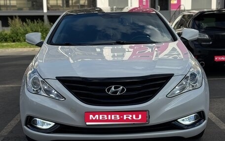 Hyundai Sonata VI, 2010 год, 800 000 рублей, 1 фотография