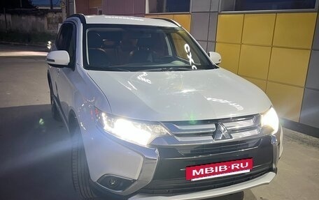 Mitsubishi Outlander III рестайлинг 3, 2015 год, 1 980 000 рублей, 5 фотография