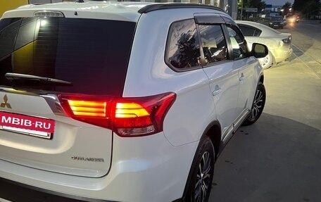 Mitsubishi Outlander III рестайлинг 3, 2015 год, 1 980 000 рублей, 8 фотография