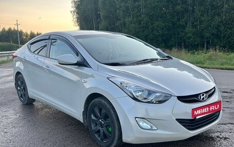 Hyundai Elantra V, 2012 год, 850 000 рублей, 2 фотография