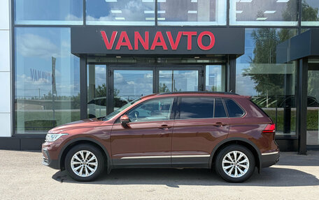 Volkswagen Tiguan II, 2021 год, 2 835 000 рублей, 2 фотография
