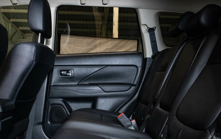 Mitsubishi Outlander III рестайлинг 3, 2015 год, 1 679 000 рублей, 10 фотография