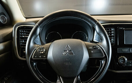 Mitsubishi Outlander III рестайлинг 3, 2015 год, 1 679 000 рублей, 6 фотография