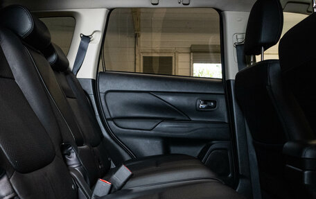 Mitsubishi Outlander III рестайлинг 3, 2015 год, 1 679 000 рублей, 11 фотография