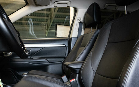 Mitsubishi Outlander III рестайлинг 3, 2015 год, 1 679 000 рублей, 9 фотография