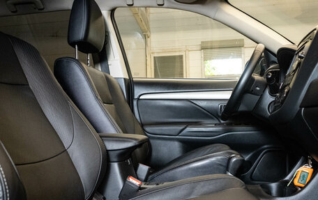 Mitsubishi Outlander III рестайлинг 3, 2015 год, 1 679 000 рублей, 12 фотография