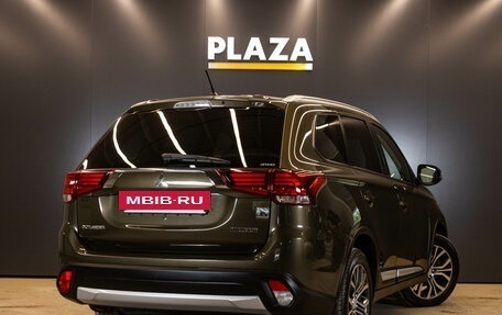 Mitsubishi Outlander III рестайлинг 3, 2015 год, 1 679 000 рублей, 4 фотография