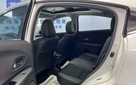 Honda Vezel, 2022 год, 1 680 000 рублей, 12 фотография