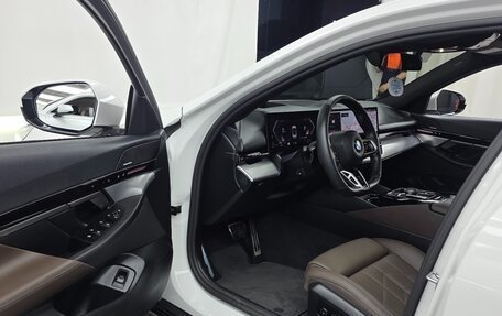 BMW 5 серия, 2024 год, 5 360 000 рублей, 10 фотография