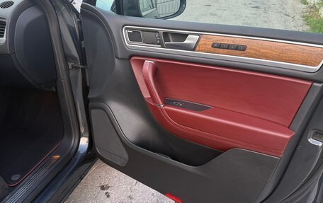 Volkswagen Touareg III, 2013 год, 1 650 000 рублей, 23 фотография