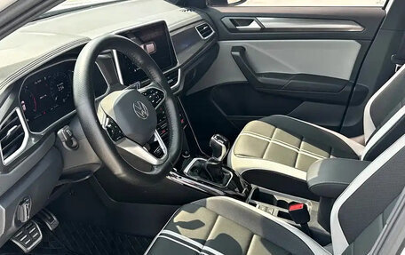 Volkswagen T-Roc I, 2024 год, 1 896 000 рублей, 9 фотография