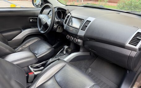 Mitsubishi Outlander III рестайлинг 3, 2011 год, 1 200 000 рублей, 10 фотография