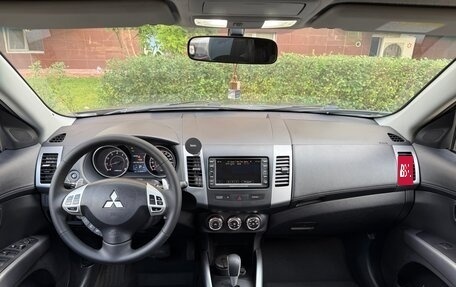 Mitsubishi Outlander III рестайлинг 3, 2011 год, 1 200 000 рублей, 13 фотография