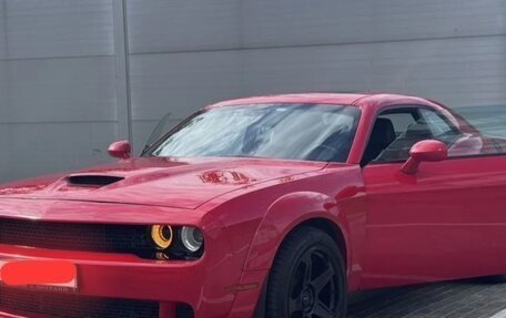 Dodge Challenger III рестайлинг 2, 2018 год, 3 950 000 рублей, 3 фотография