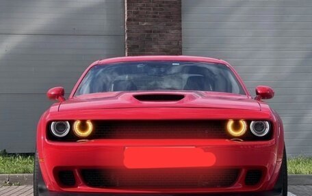 Dodge Challenger III рестайлинг 2, 2018 год, 3 950 000 рублей, 2 фотография