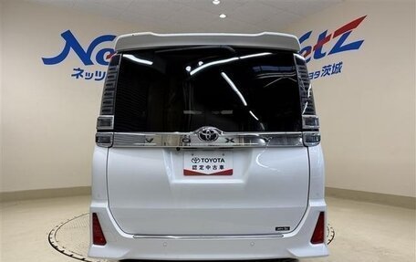 Toyota Voxy III, 2021 год, 2 059 009 рублей, 5 фотография