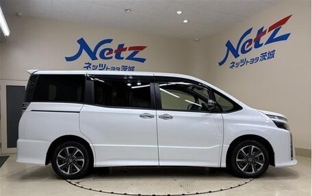 Toyota Voxy III, 2021 год, 2 059 009 рублей, 3 фотография