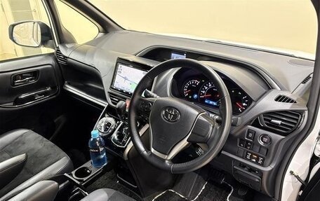 Toyota Voxy III, 2021 год, 2 059 009 рублей, 12 фотография