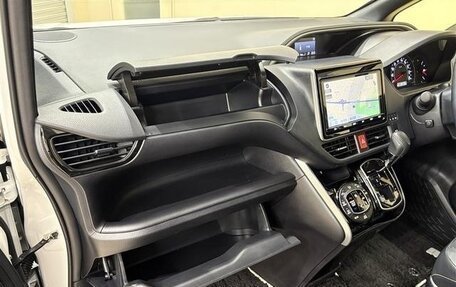 Toyota Voxy III, 2021 год, 2 059 009 рублей, 13 фотография