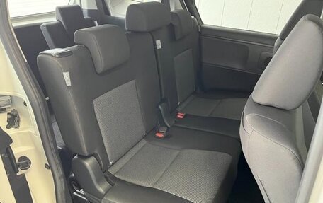 Toyota Sienta, 2023 год, 1 207 009 рублей, 16 фотография