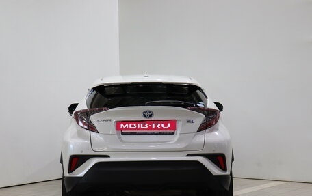 Toyota C-HR I рестайлинг, 2018 год, 1 890 000 рублей, 6 фотография