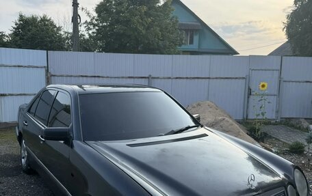 Mercedes-Benz E-Класс, 1996 год, 255 000 рублей, 6 фотография