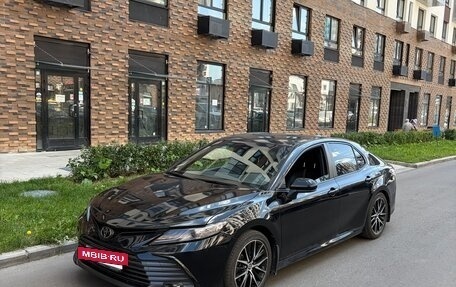 Toyota Camry, 2021 год, 2 800 000 рублей, 4 фотография