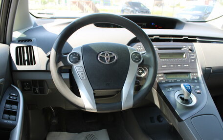 Toyota Prius, 2010 год, 1 069 000 рублей, 24 фотография