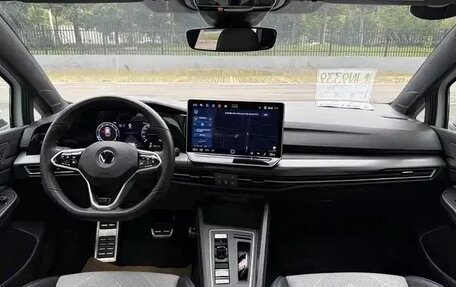 Volkswagen Golf VIII, 2022 год, 2 040 000 рублей, 7 фотография