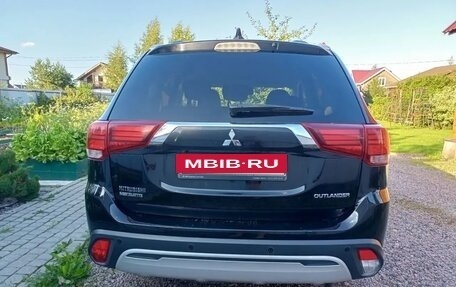 Mitsubishi Outlander III рестайлинг 3, 2019 год, 2 400 000 рублей, 6 фотография