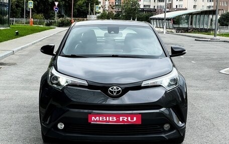 Toyota C-HR I рестайлинг, 2017 год, 1 800 000 рублей, 2 фотография