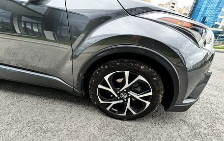 Toyota C-HR I рестайлинг, 2017 год, 1 800 000 рублей, 11 фотография