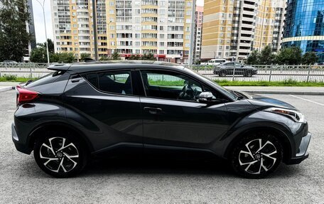 Toyota C-HR I рестайлинг, 2017 год, 1 800 000 рублей, 7 фотография