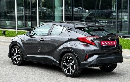 Toyota C-HR I рестайлинг, 2017 год, 1 800 000 рублей, 6 фотография