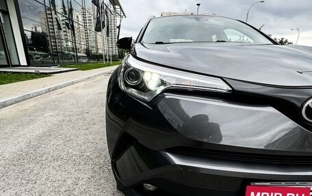 Toyota C-HR I рестайлинг, 2017 год, 1 800 000 рублей, 12 фотография