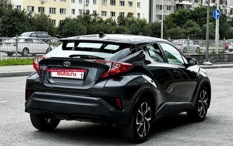 Toyota C-HR I рестайлинг, 2017 год, 1 800 000 рублей, 4 фотография
