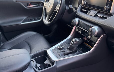 Toyota RAV4, 2020 год, 3 150 000 рублей, 4 фотография