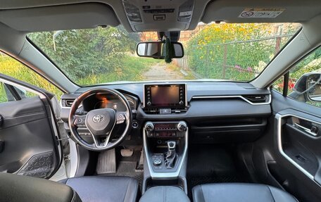 Toyota RAV4, 2020 год, 3 150 000 рублей, 13 фотография