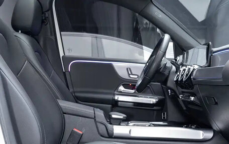 Mercedes-Benz GLB, 2022 год, 2 290 005 рублей, 10 фотография