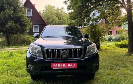 Toyota Land Cruiser Prado 150 рестайлинг 2, 2013 год, 2 850 000 рублей, 3 фотография