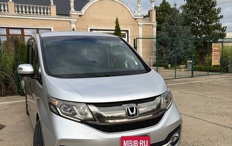 Honda Stepwgn IV, 2015 год, 1 820 000 рублей, 2 фотография