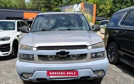 Chevrolet Avalanche I, 2001 год, 1 050 000 рублей, 2 фотография
