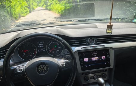 Volkswagen Passat B8 рестайлинг, 2017 год, 1 670 000 рублей, 10 фотография