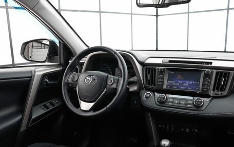 Toyota RAV4, 2017 год, 2 850 000 рублей, 12 фотография